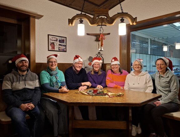 Der Vorstand des DJK SC Concordia Pfungstadt wünscht frohe Weihnachten 251212_Vereinsvorstand_Weihnachten.jpg